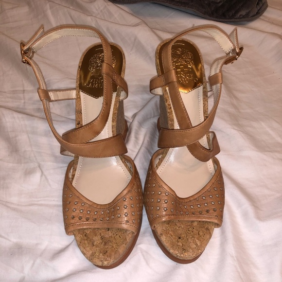 Vince Camuto Shoes - ‼️PRETTY VINCE CAMUTO WEDGES‼️